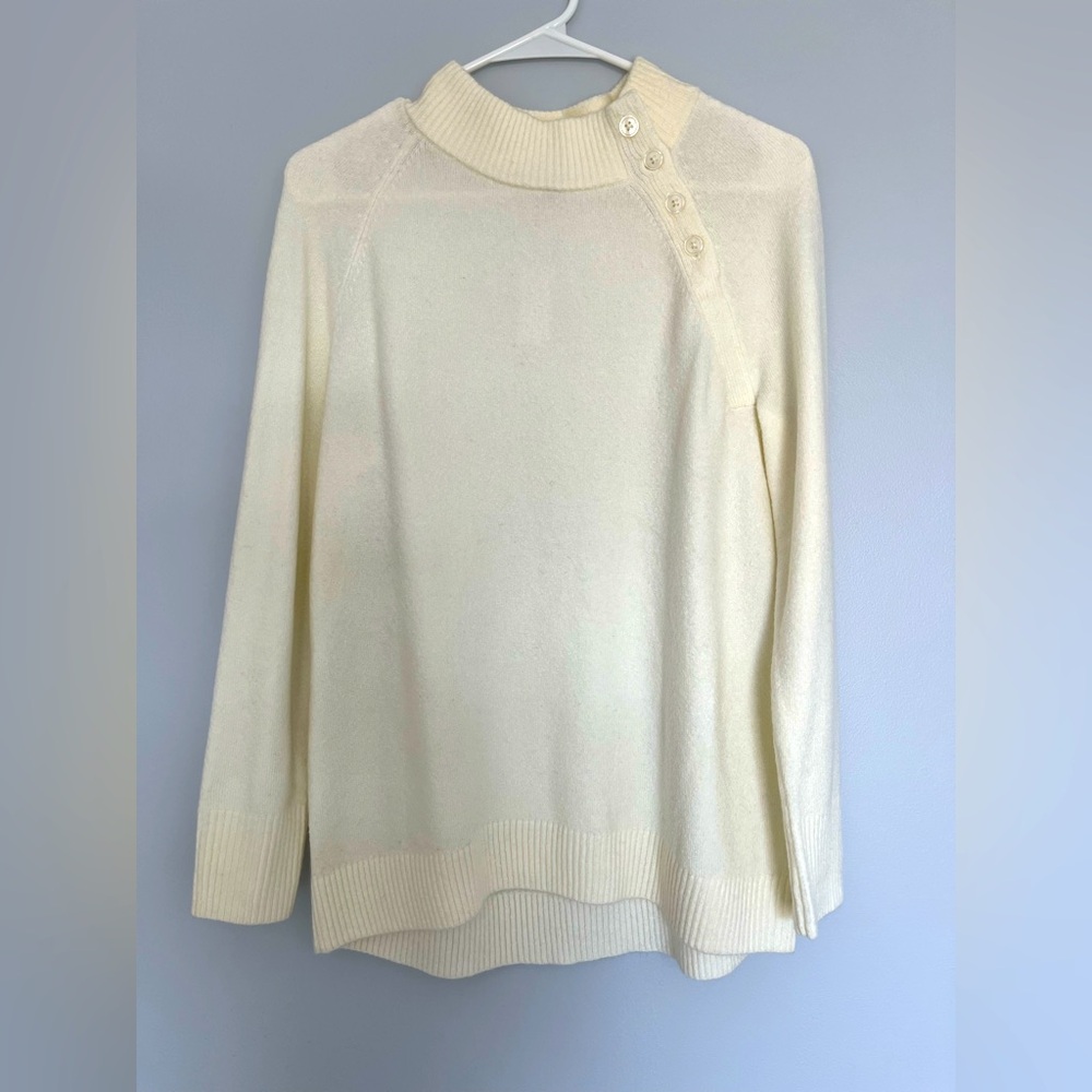 NWT Talbots Petite Medium pale yellow Sweater.